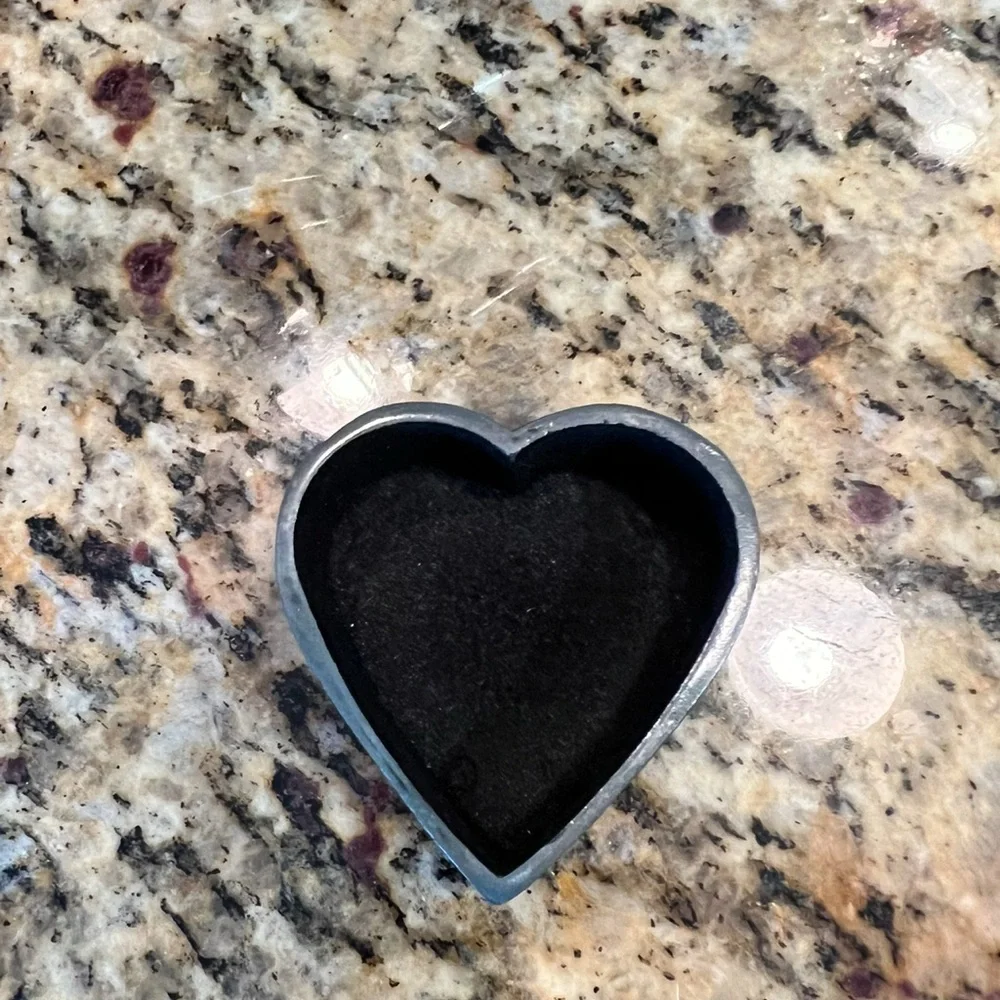N/A vintage trinket